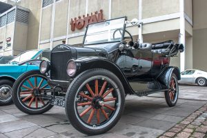 Carros De Corrida Antigos Dos Anos 60 Grande Competição Em Grupo